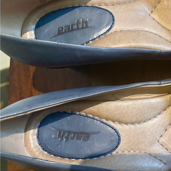 Earth Admiral Blue Leather Women's Heels - Picture 8 of 14